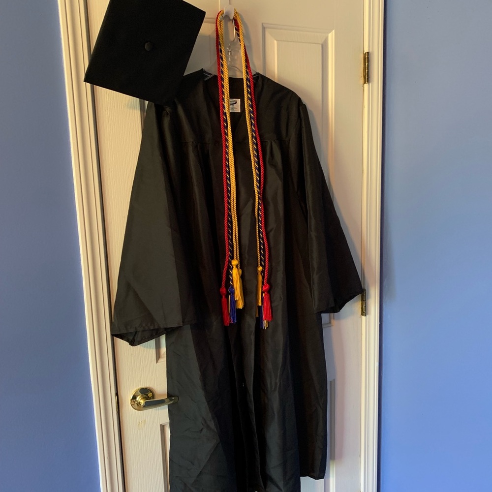 Jostens Graduation cap and gown + cords, 5'7"-5'9"